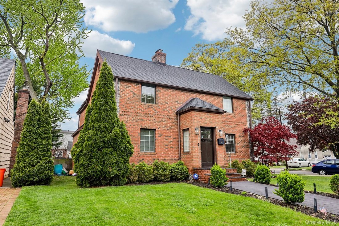 House in Mineola, New York, United States 2 - 17848685