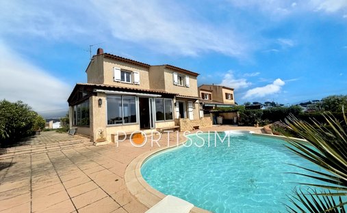 Villa in Val de Cagne-Colline Route de Vence, Cagnes-sur-Mer, France 1