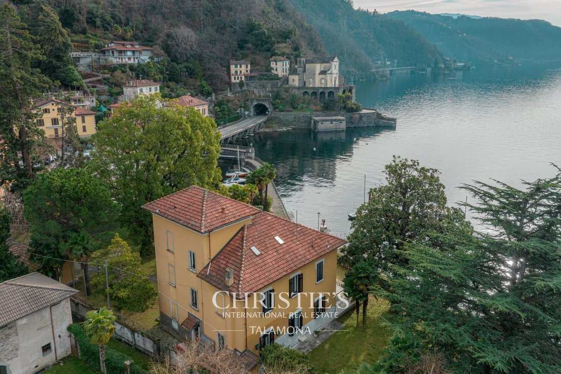 Villa in Maccagno con Pino e Veddasca, Lombardy, Italy 1 - 17845061