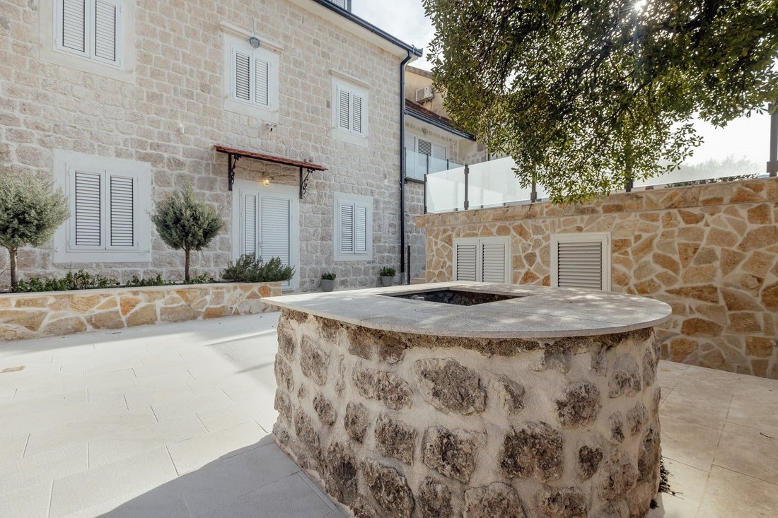 Villa in Ljuta, Kotor Municipality, Montenegro 3 - 17847790