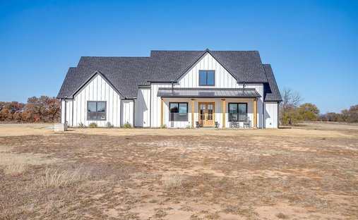 House in Springtown, Texas, United States 1