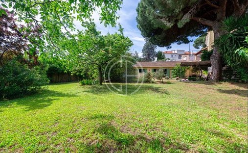 Villa in Croix des Gardes, Cannes, France 1