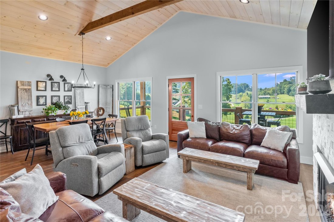 House in Clyde, North Carolina, United States 2 - 16261024