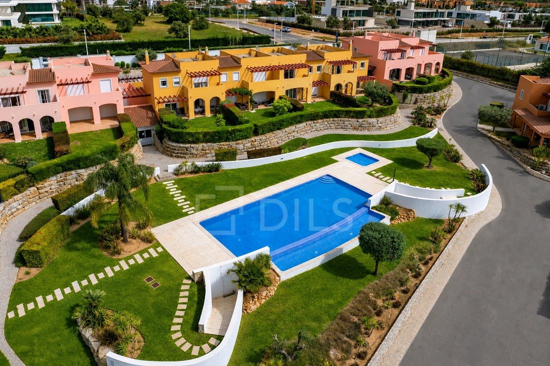 House in Quarteira, Algarve, Portugal 2 - 17848061