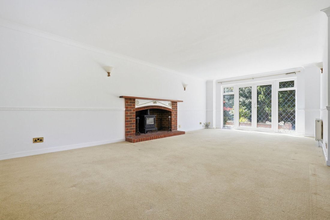 House in Sunninghill, England 2 - 17845889