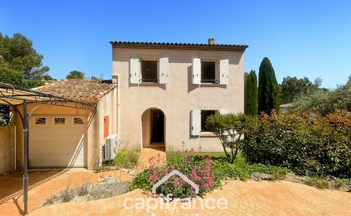 Villa in Mallemort, Provence-Alpes-Côte d'Azur, France 1