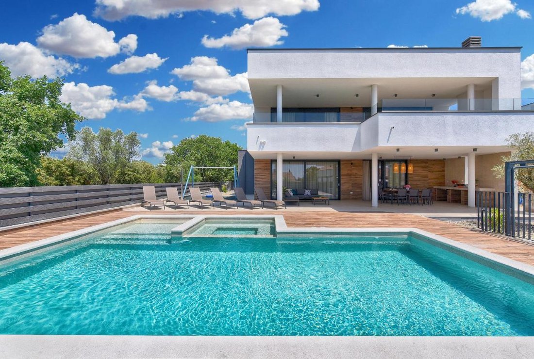 Villa in Peroj, Istria County, Croatia 1 - 17845276