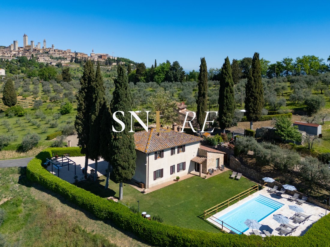 House in San Gimignano, Tuscany, Italy 2 - 17847488