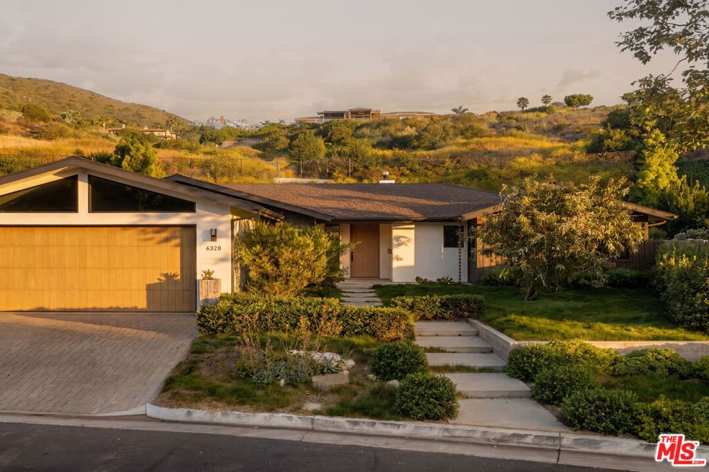 Single Family Residence In Malibu In Malibu, California, United States ...