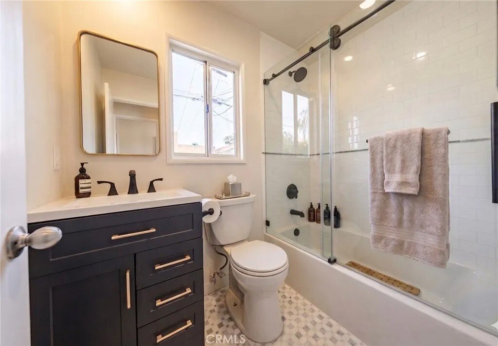 Los Angeles, California, United States 5 - 17849765