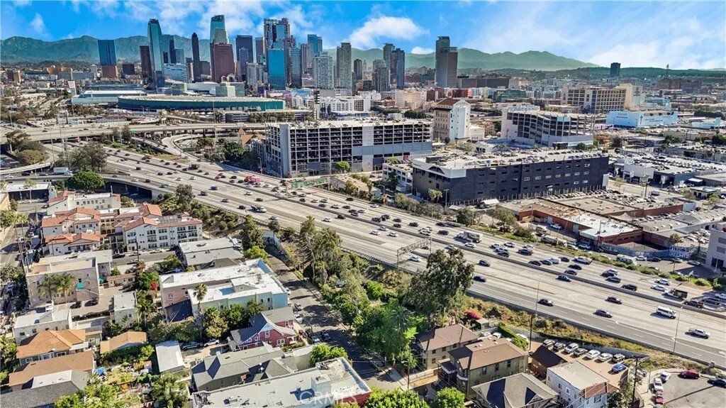Los Angeles, California, United States 5 - 17849817