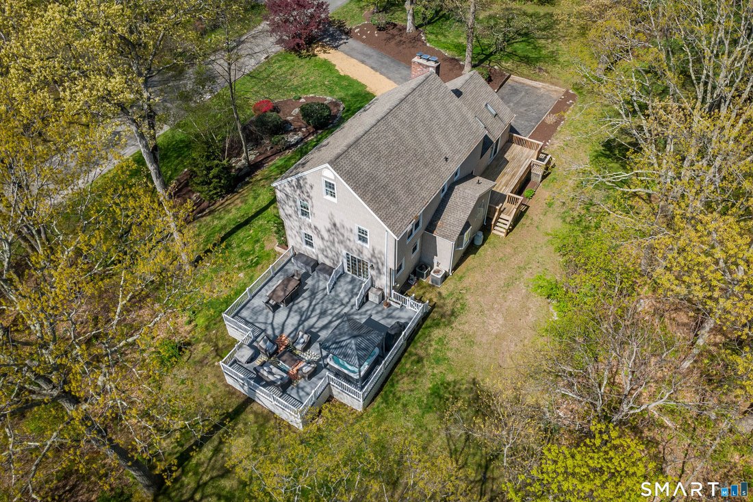 House in Newtown, Connecticut, United States 4 - 17849634
