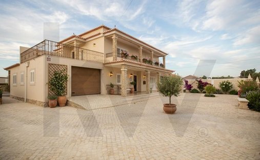 Townhouse in São João dos Montes, Lisbon, Portugal 1