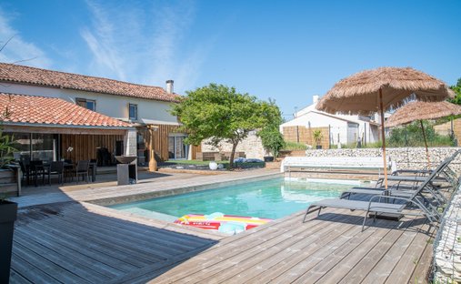 Maison à Bords, Nouvelle-Aquitaine, France 1