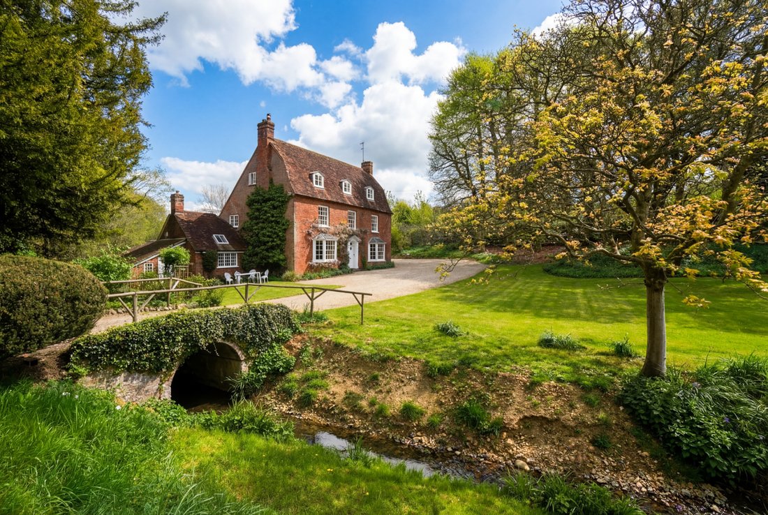 House in Essex, England 2 - 17850241