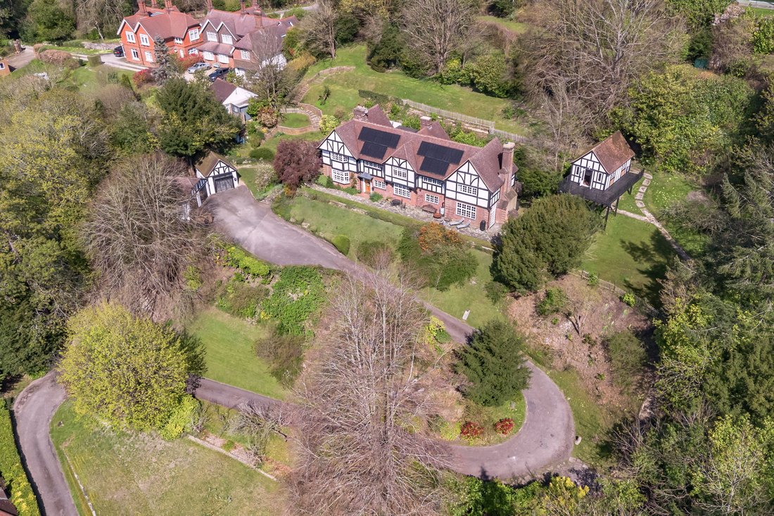 House in Warlingham, England 4 - 17850242