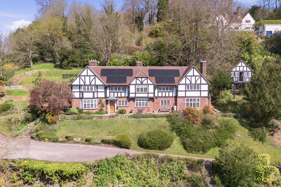 House in Warlingham, England 1 - 17850242