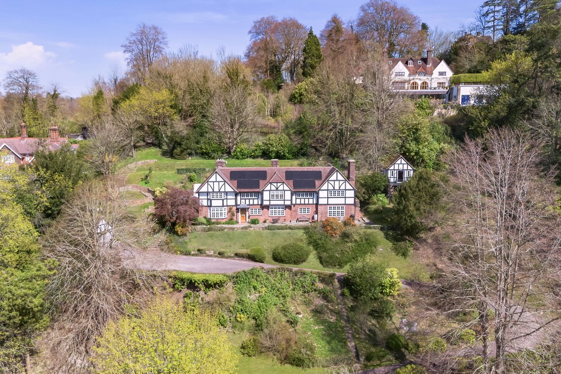 House in Warlingham, England 3 - 17850242