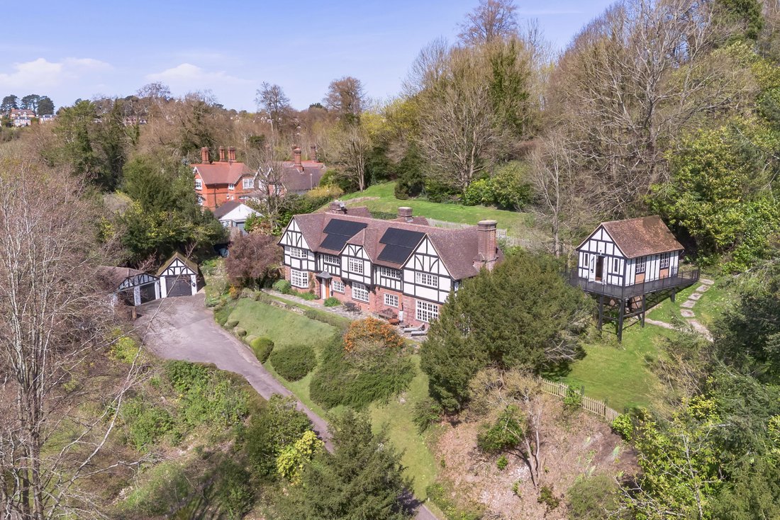 House in Warlingham, England 5 - 17850242