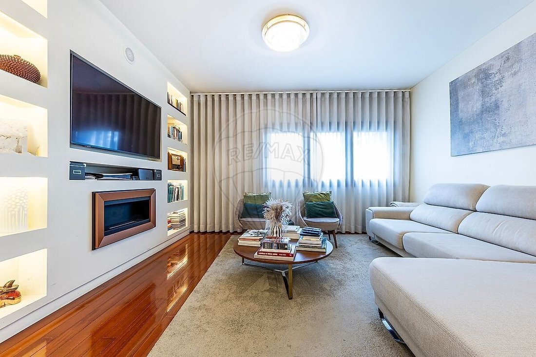 Apartment in Odivelas, Lisbon, Portugal 2 - 17850210