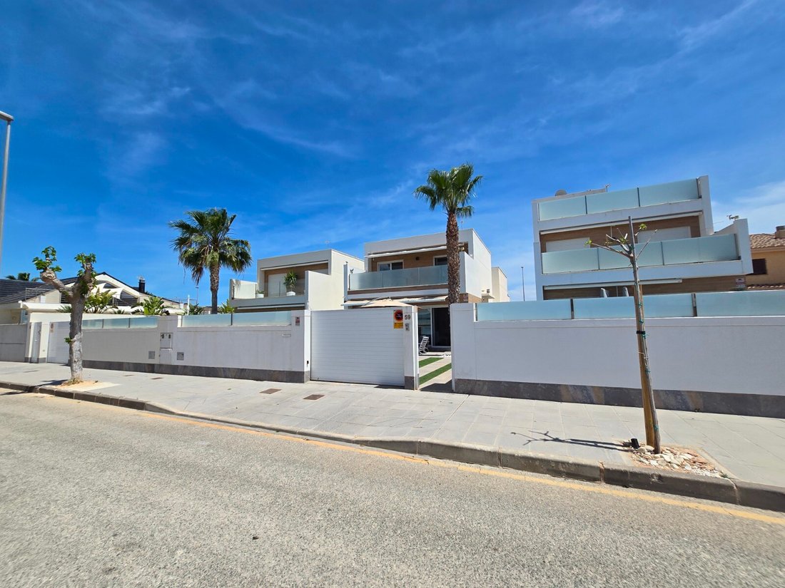 Villa in Pilar de la Horadada, Valencian Community, Spain 2 - 17850379