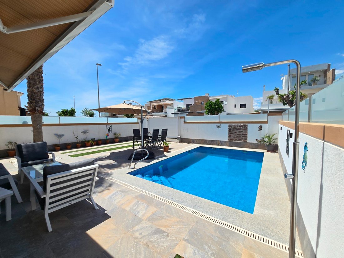 Villa in Pilar de la Horadada, Valencian Community, Spain 4 - 17850379