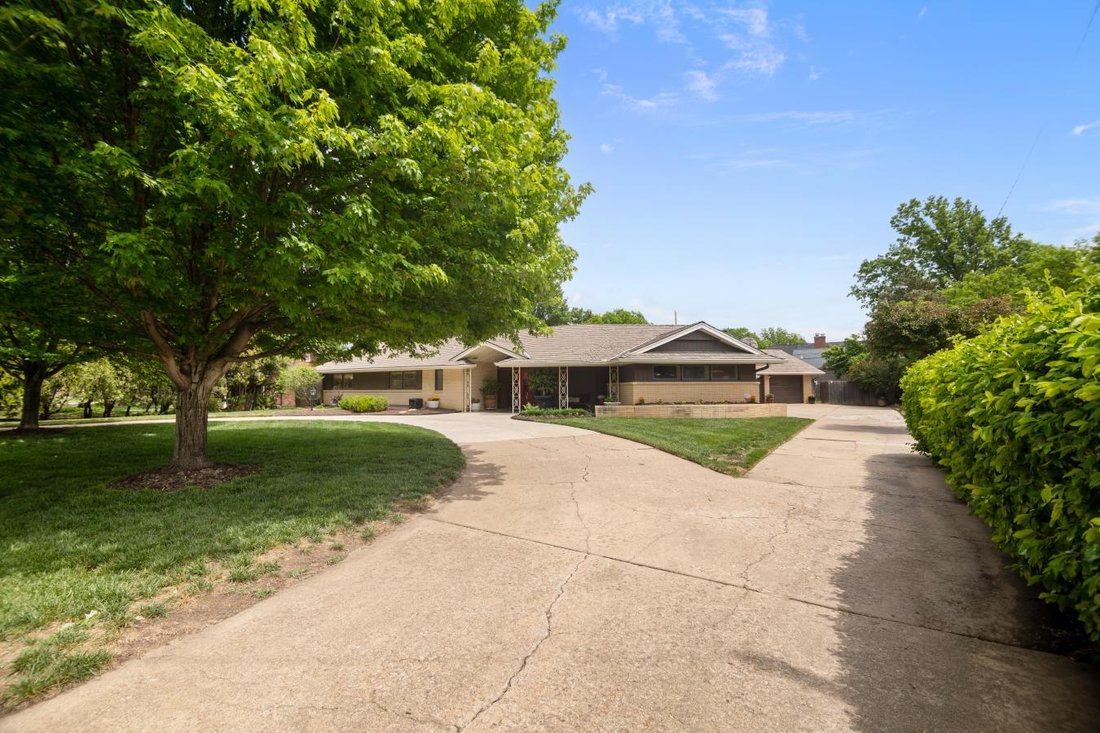 House in Eastborough, Kansas, United States 4 - 17850305