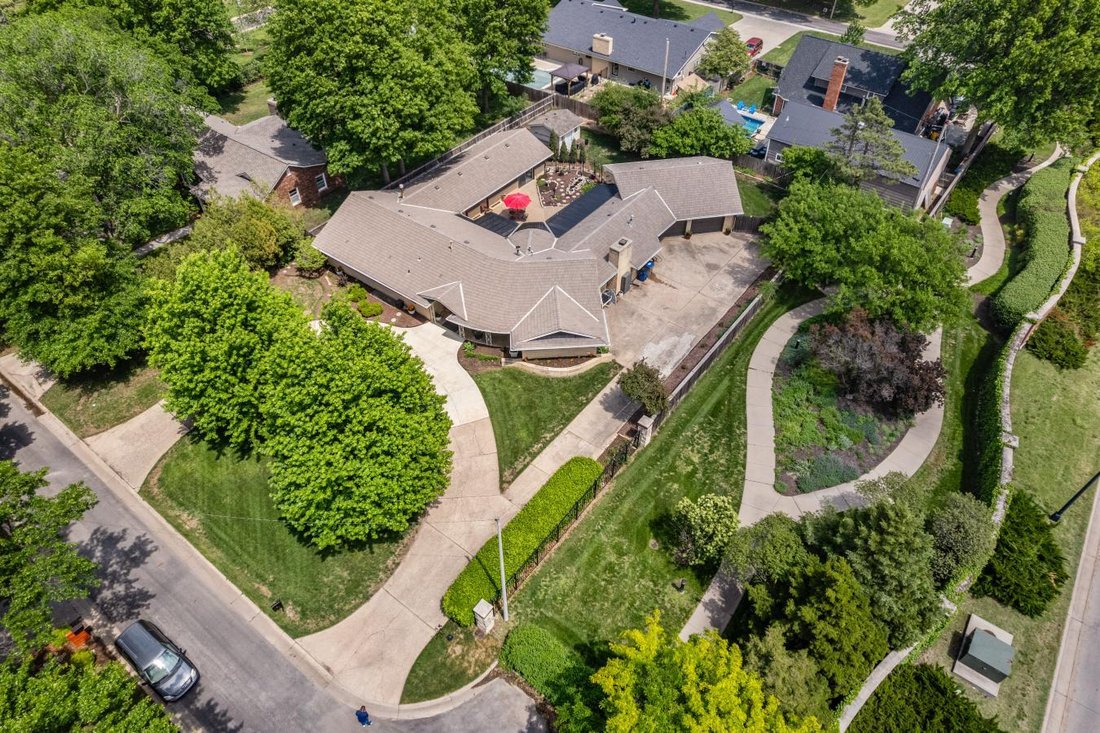 House in Eastborough, Kansas, United States 2 - 17850305