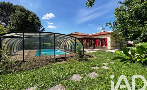 House in Rouffiac-Tolosan, Occitania, France 1