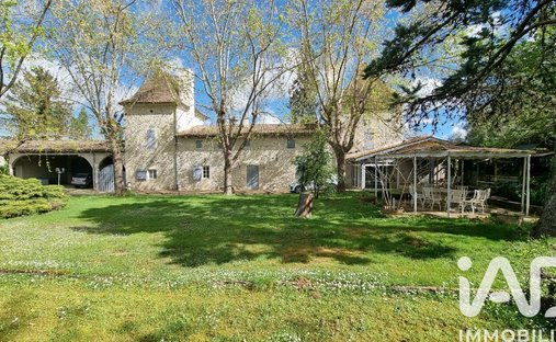 House in Sainte-Radegonde, Nouvelle-Aquitaine, France 1
