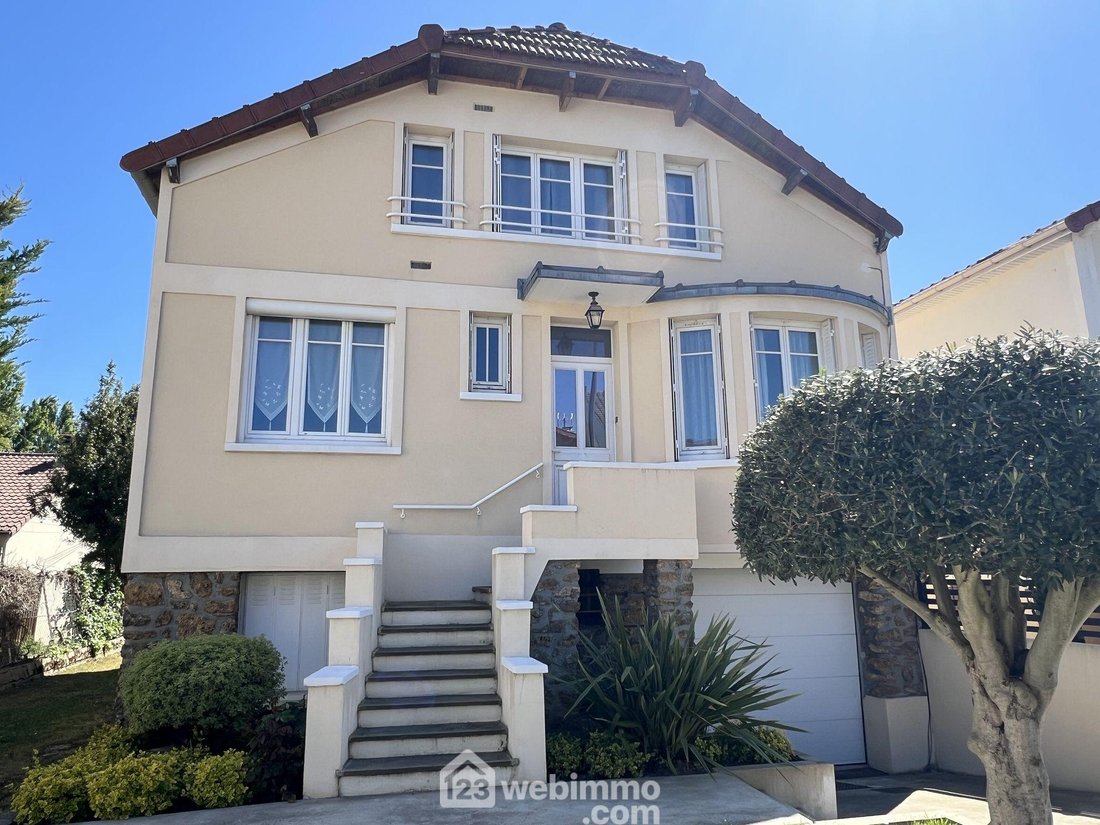 House in Vitry-sur-Seine, Ile-de-France, France 1 - 17850536