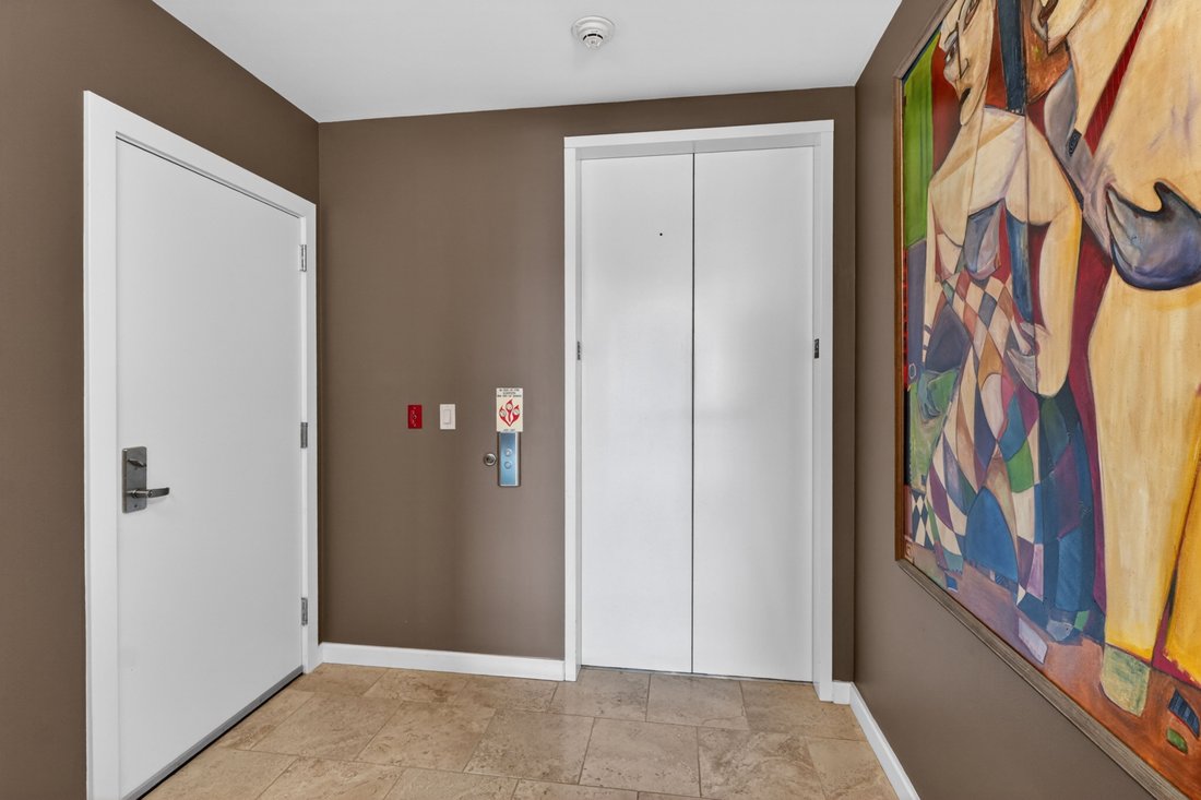 Condo in St. Louis, Missouri, United States 5 - 17851077