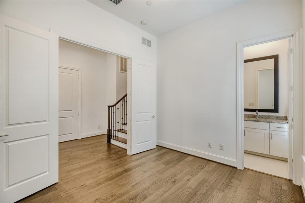 Dallas, Texas, United States 4 - 17851143
