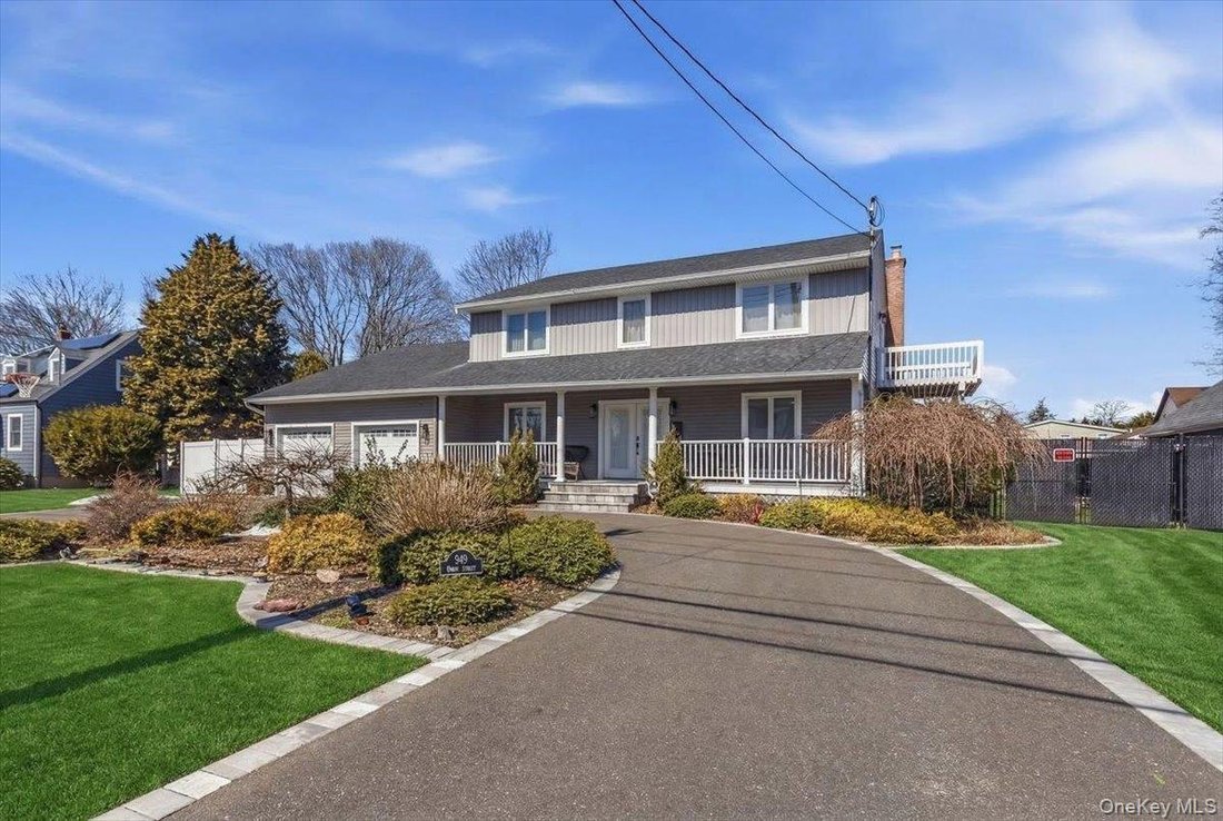 House in Bohemia, New York, United States 2 - 17850976