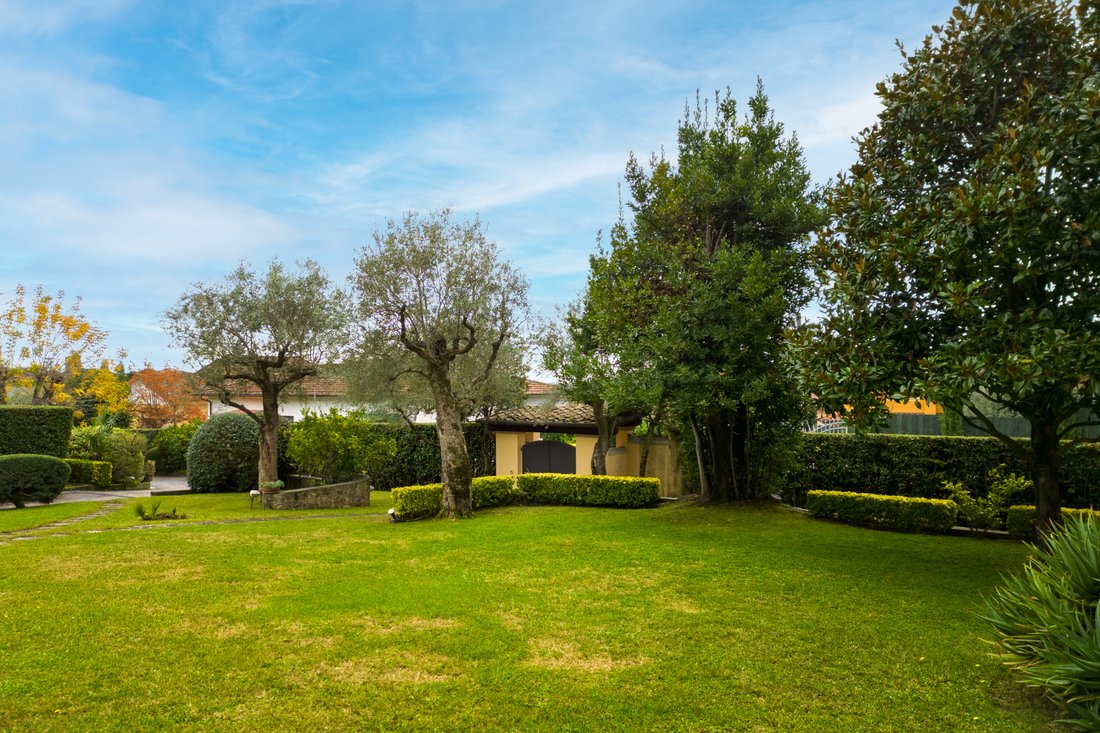 Villa in Pietrasanta, Tuscany, Italy 4 - 17851208