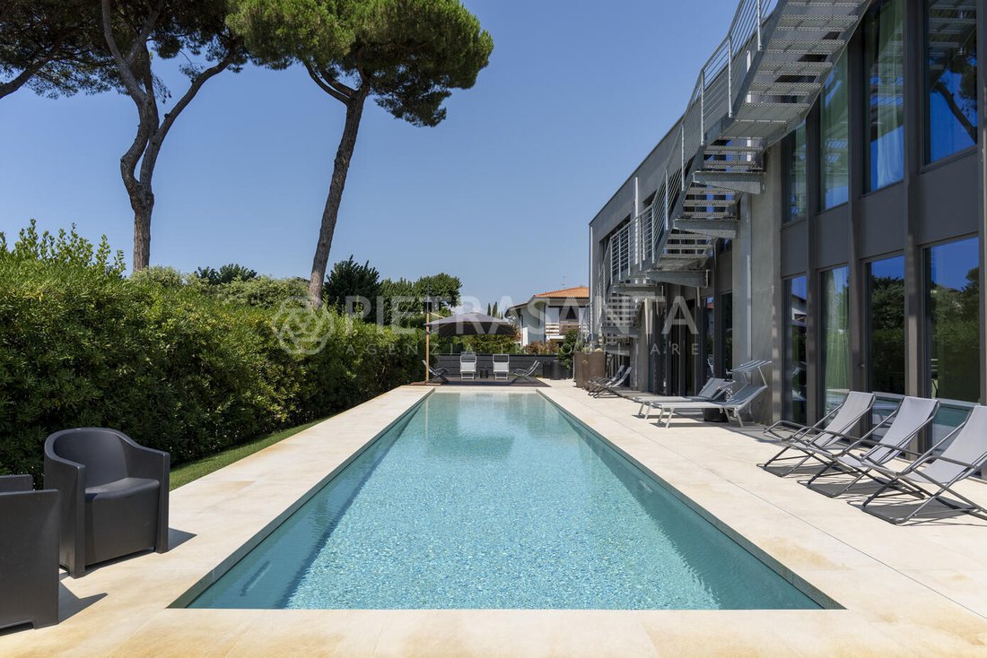 Villa in Tonfano, Pietrasanta, Italy 2 - 17851363