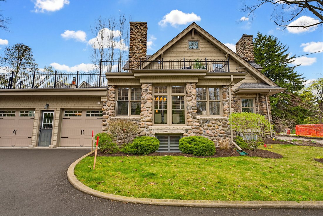 House in Burlington, Ontario, Canada 2 - 17853068