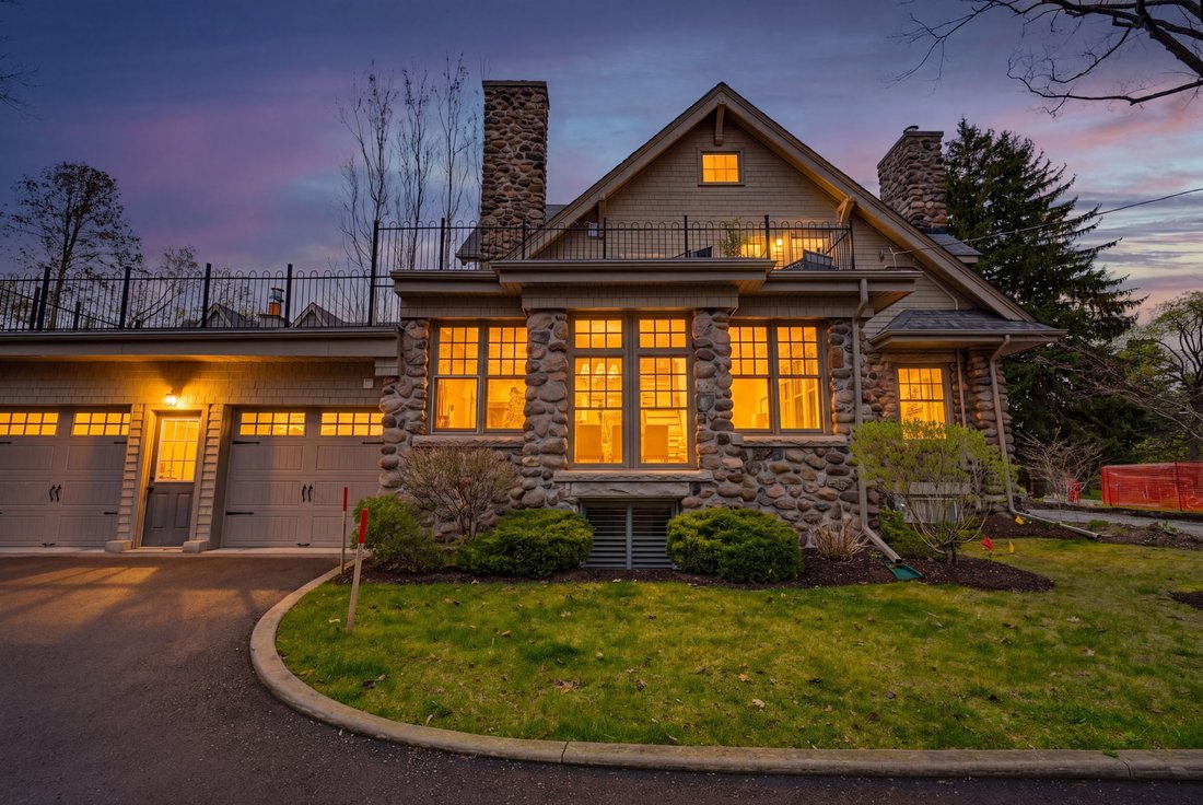 House in Burlington, Ontario, Canada 1 - 17853068