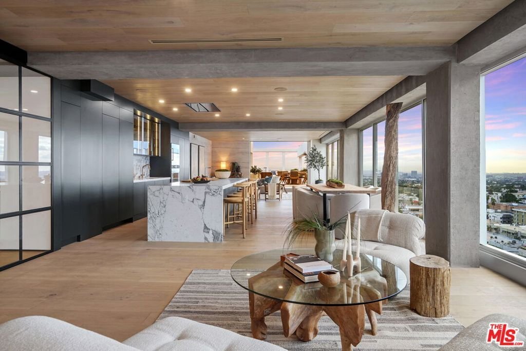 Condo in Los Angeles, California, United States 2 - 17854821