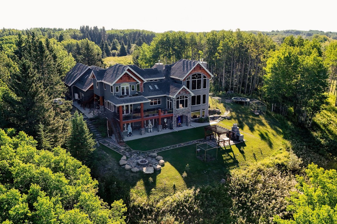 House in Bottrel, Alberta, Canada 1 - 17852702