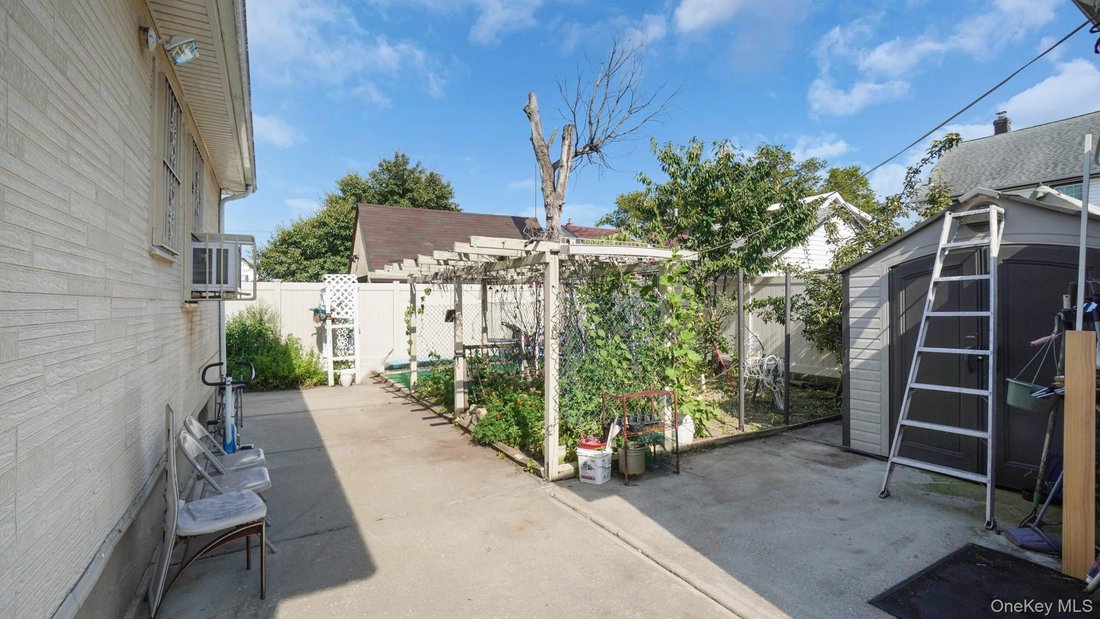 House in New York, New York, United States 3 - 17854945