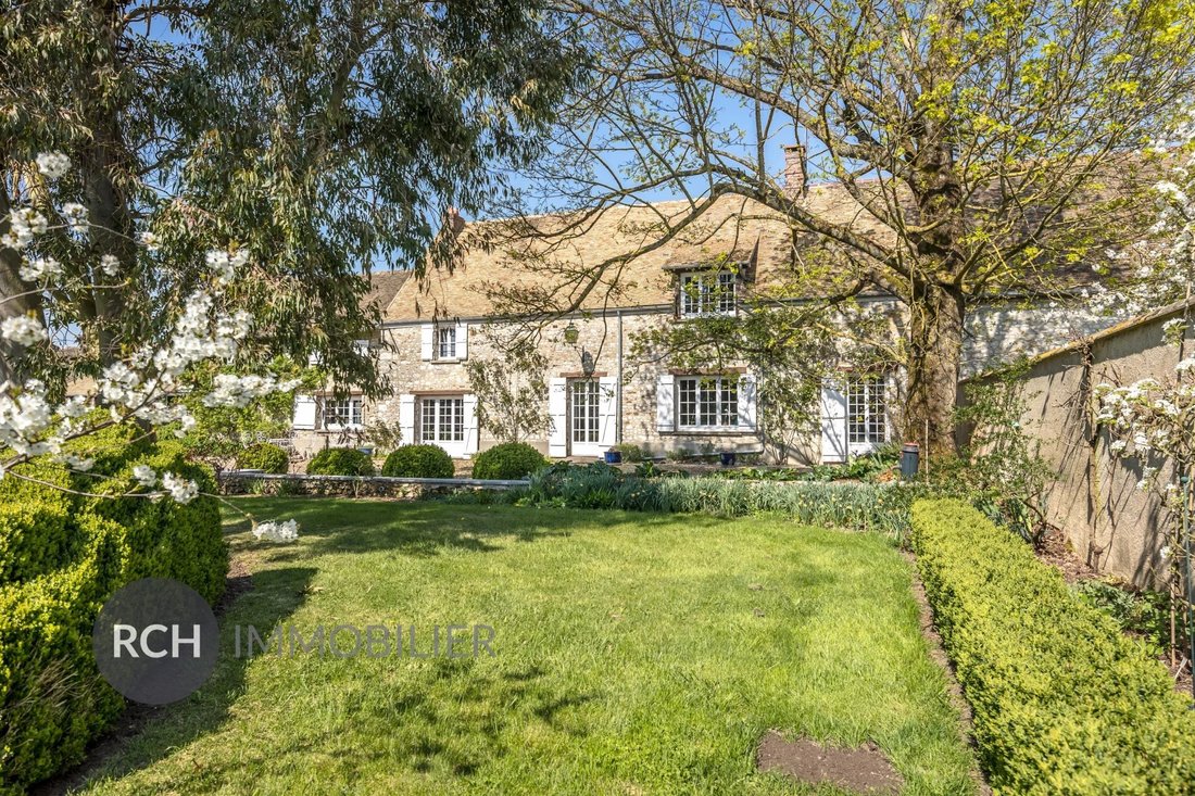 House in Longnes, Ile-de-France, France 1 - 17854271
