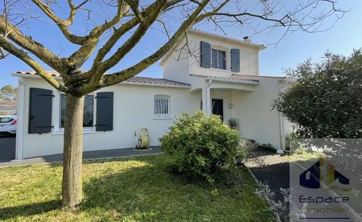 House in Ballon, Nouvelle-Aquitaine, France 1