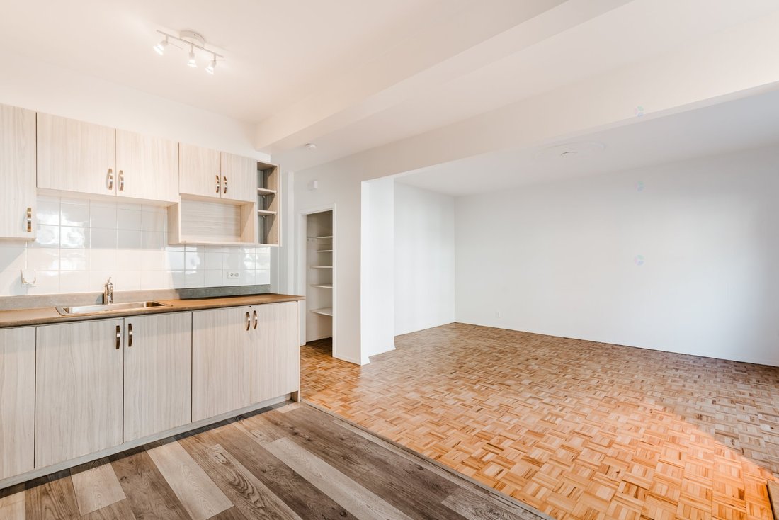 House in Montréal, Quebec, Canada 5 - 17856141