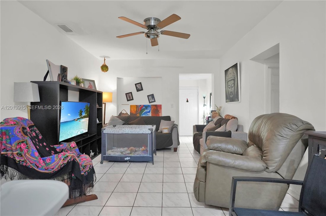 House in Miami, Florida, United States 5 - 17855186