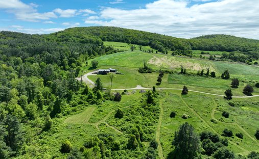 Land in Salisbury, Connecticut, United States 1