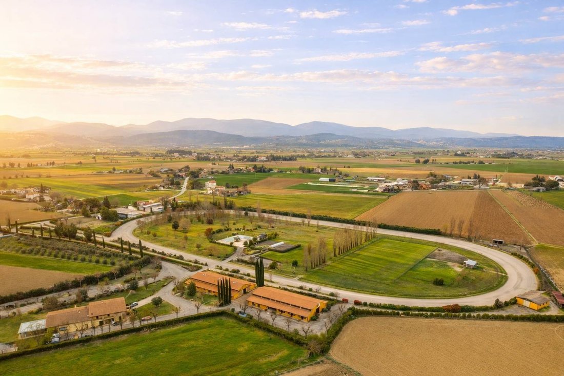 Country House in Spoleto, Umbria, Italy 2 - 17857089