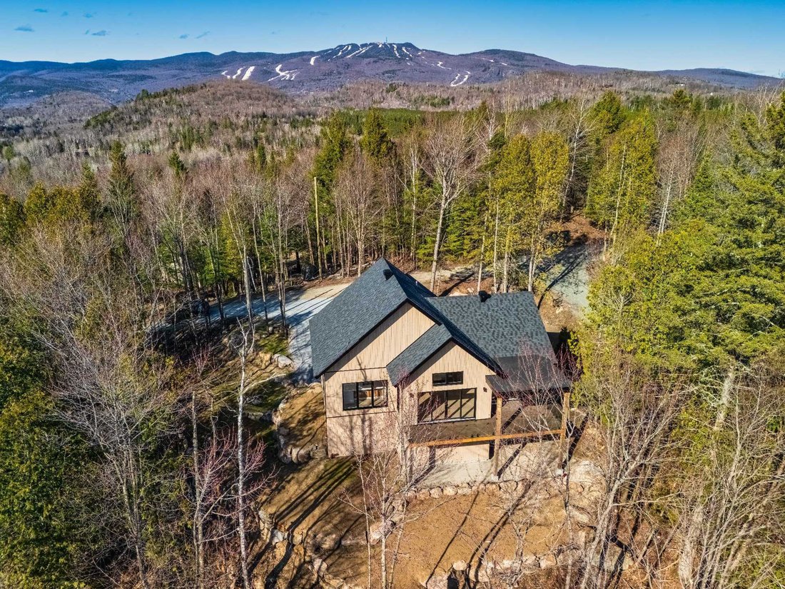 House in Mont-Tremblant, Quebec, Canada 2 - 17855872