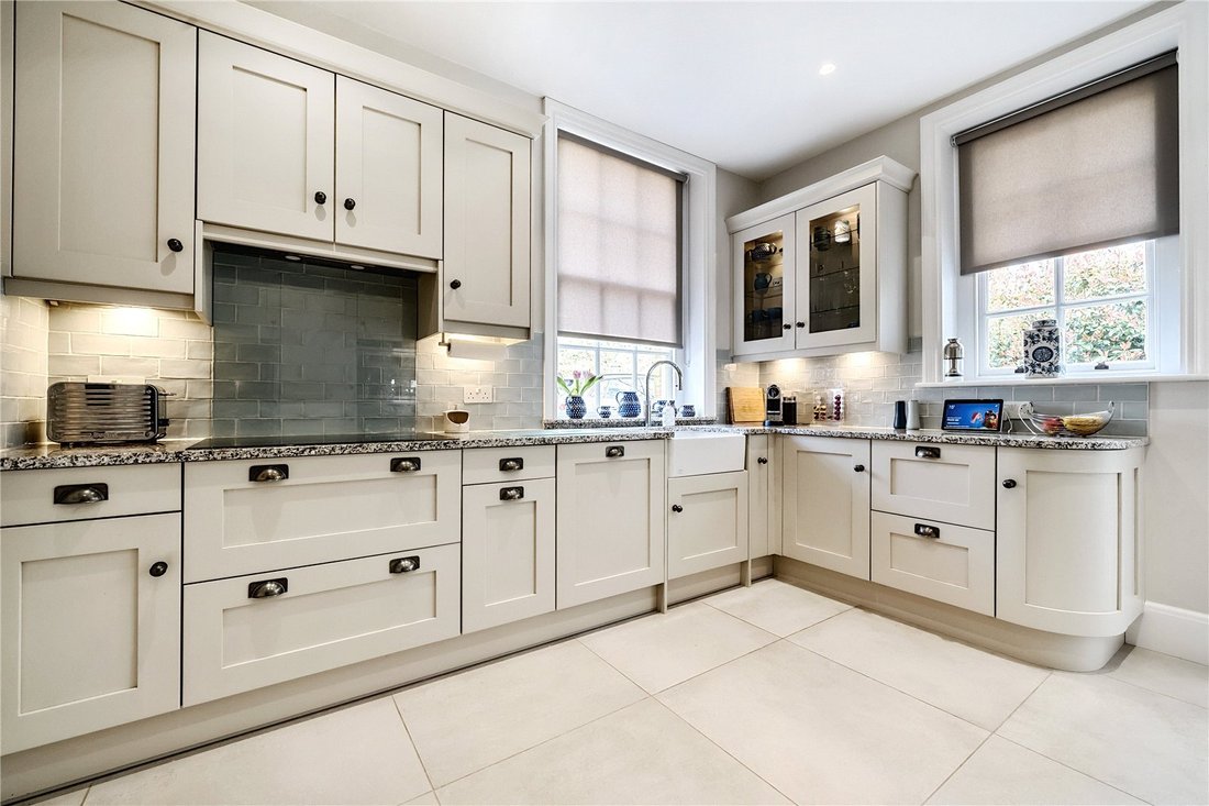 House in Barnet, England 3 - 17854487