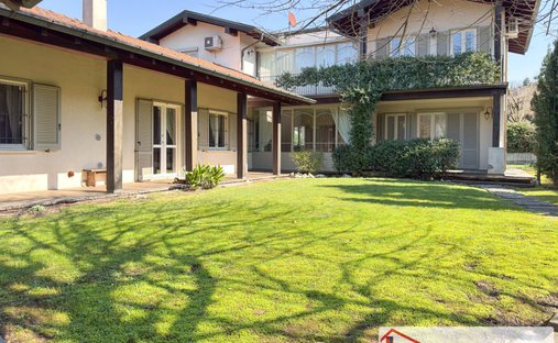 Villa in Travedona Monate, Lombardy, Italy 1